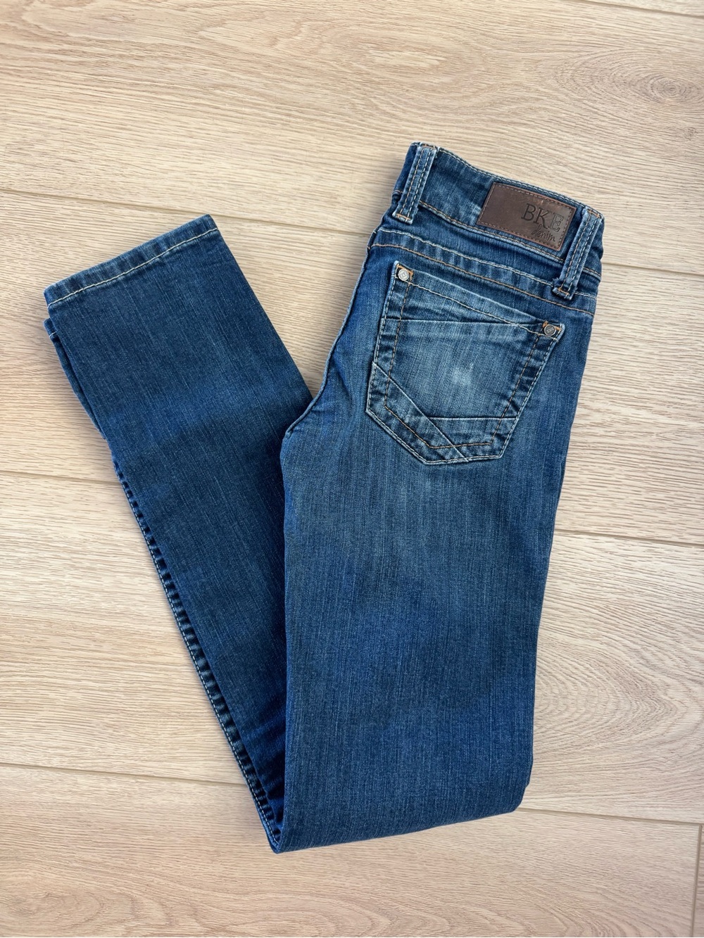 BKE Women's Slim straight Jeans in Dark Blue Wash